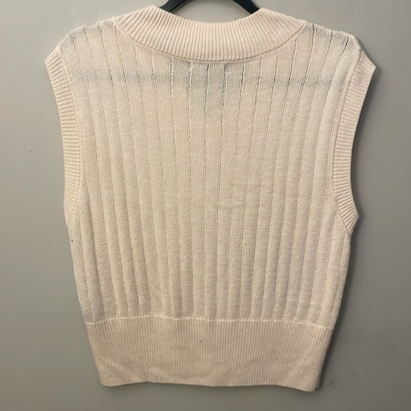 Moon and Madison sweater vest in a size large. - Picture 4 of 5